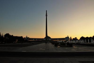 Parque de la Victoria, la catedral de Cristo Salvador y la calle 
