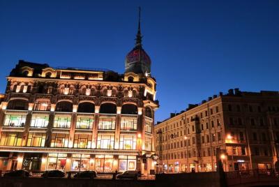 Tour de San Petersburgo de noche
