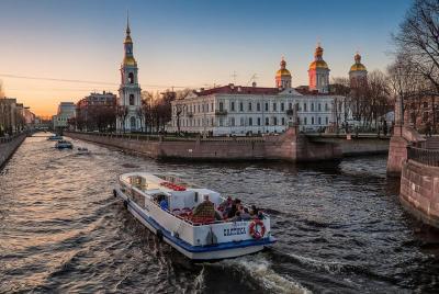 Canales de San Petersburgo y boleto en barco por el río