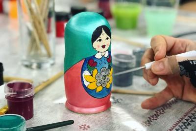 Clase magistral de pintura de muñecas Matryoshka