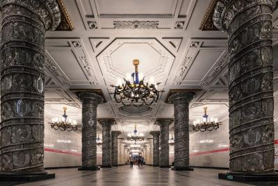 San Petersburgo: excursión en metro con guía
