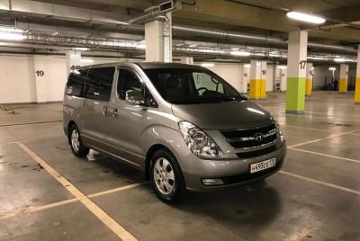Minivan Taxi desde el aeropuerto de San Petersburgo Pulkovo (LED)
