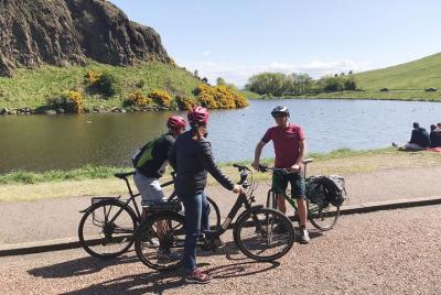 Tour en bicicleta de Edimburgo de cielo a mar por manual o bicicl