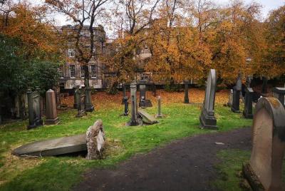 Caminata de descubrimiento autoguiada en Edimburgo: una aventura 