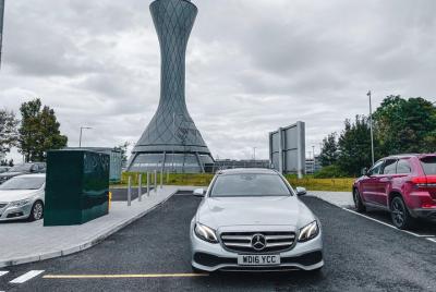 Traslado privado premium de Edimburgo al aeropuerto de Edimburgo  Traslado privado premium de Edimburgo al aeropuerto de Edimburgo