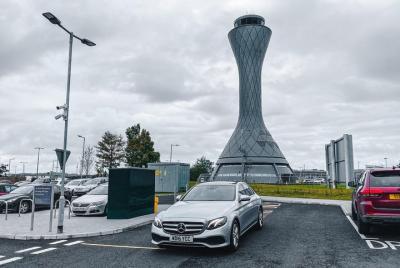 Traslado Premium privado del aeropuerto de Edimburgo a Edimburgo 