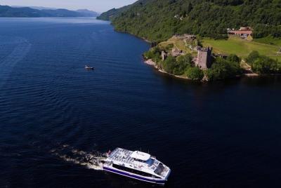Crucero por el Canal de Caledonia, por el Lago Ness y vista del C