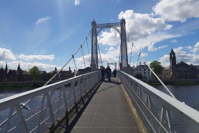 Inverness: Gateway to the Highlands Walking Audio Tour por VoiceM