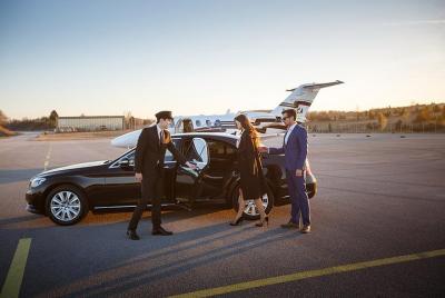 Perfecto servicio de limusina te espera. Elige tu estilo en la ca