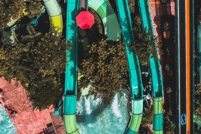 Experiencia divertida y aventurera en Cove Water Park