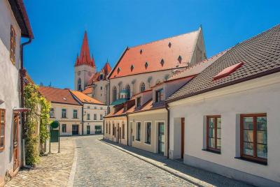 Autobús turístico de ida y vuelta de Bratislava a Praga