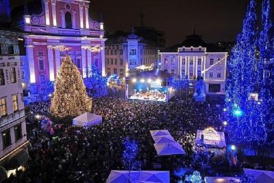Fiesta de Ljubljana por la noche desde Bled