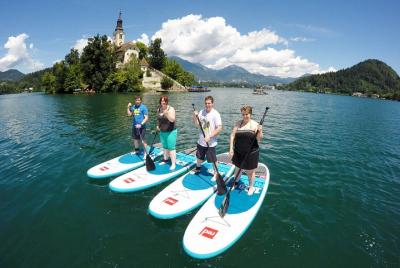 Lección y visita al lago Bled Stand-Up Paddle Boarding