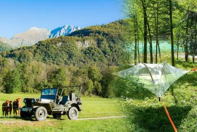 Icónico Willys Jeep y tienda de campaña Camping Adventure