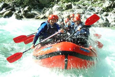 RAFTING en el río Soca, Bovec, Eslovenia RAFTING en el río Soca, Bovec, Eslovenia