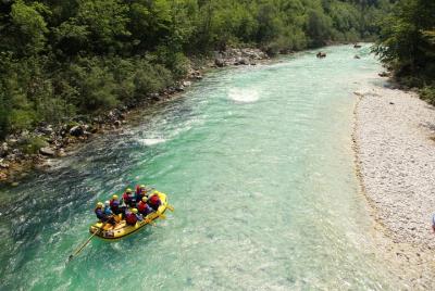 TOP Familia Rafting por el río Soca TOP Familia Rafting por el río Soca