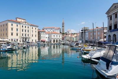 Piran y panorámica costa eslovena de Koper Piran y panorámica costa eslovena de Koper