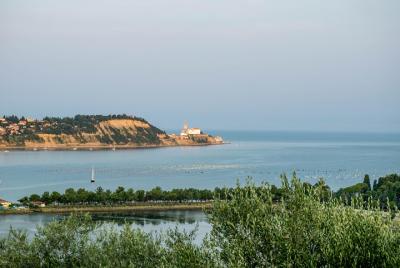 Paseo a pie por el casco antiguo de Piran Paseo a pie por el casco antiguo de Piran