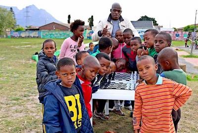 Juegos de mesa (indígenas y modernos) con complemento para niños