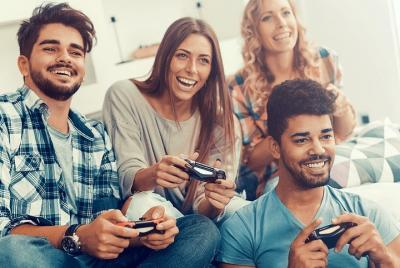 Juega eSports (videojuegos) con un fundador de Youth Club w / Kid