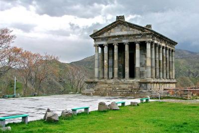 Templo Garni, Monasterio Geghard, Pan Nacional 