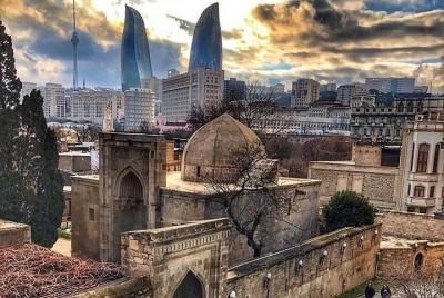 Visitas a la ciudad de Bakú con guía y nuevo coche VIP nuevo.