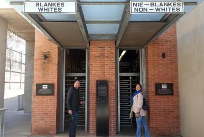 Johannesburgo y museo del apartheid: tour de medio día Johannesburgo y museo del apartheid: tour de medio día