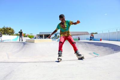 Patineta / Rollerblade con un Fundador del Youth Club con complem