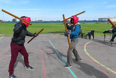 Stick Fighting (deporte indígena) con un Fundador del Club Juveni