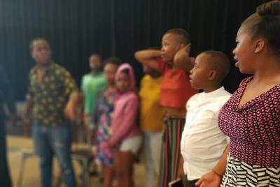 Juego teatral + discusión de preguntas y respuestas