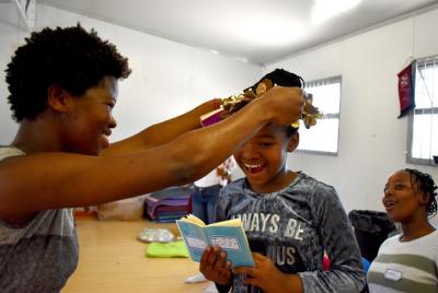 Taller de cuidado y empoderamiento del cabello natural con comple