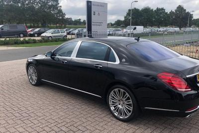 Traslado privado de lujo desde Amsterdam al aeropuerto de Schipho