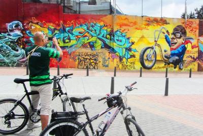 Tour en bicicleta de graffiti en la zona de bogota