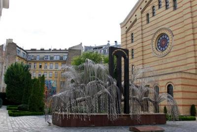 Excursión a pie por la herencia judía de Budapest y crucero noctu