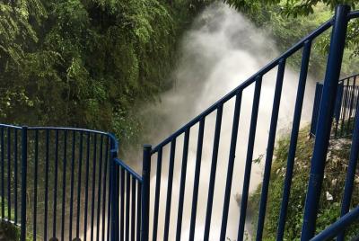Recorrido rápido por la caída y la cueva de Devi con conductor