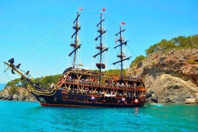 Yate pirata en Kemer Yate pirata en Kemer