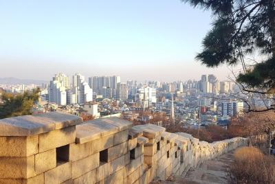 Tour por la muralla de la ciudad vieja de Seúl con puesta de sol Tour por la muralla de la ciudad vieja de Seúl con puesta de sol