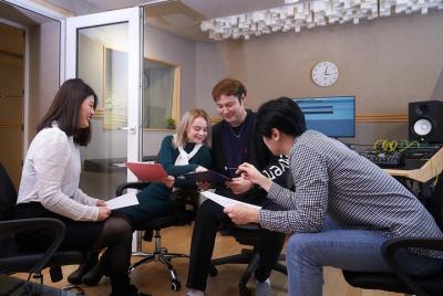 ¡También puedes ser un cantante de K-Pop!