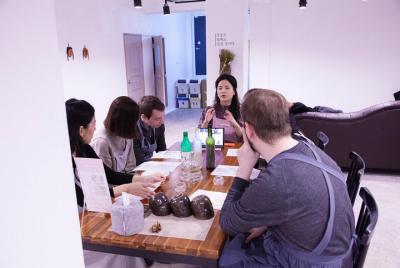 Elaboración de alcohol tradicional coreana