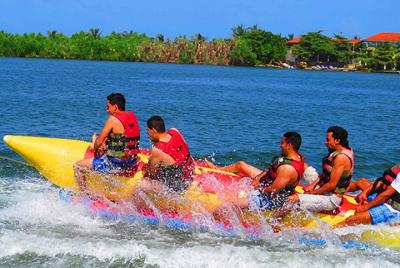 Deportes acuáticos en Bentota Beach con Galle Day Tour desde Colo