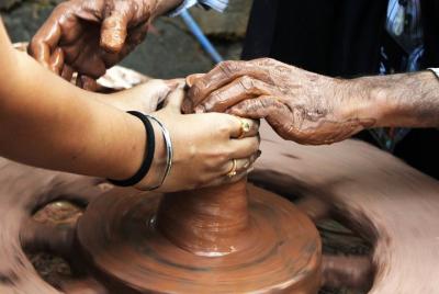 Recorrido en bicicleta por el pueblo de cerámica desde Pinnawala