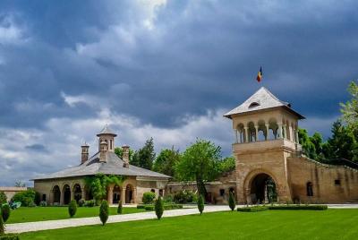 Tour de grupos pequeños al palacio de Mogosoaia Monasterios de Sn
