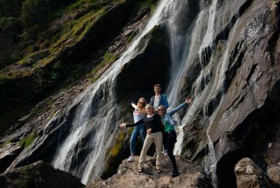 Escape de la ciudad: excursión privada de un día a las montañas d