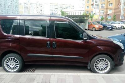 Conductor de habla inglesa con automóvil de 7 asientos en Kiev: t Conductor de habla inglesa con automóvil de 7 asientos en Kiev: t