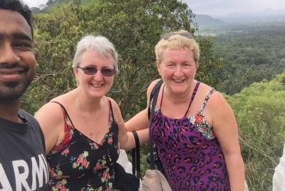 Excursión de medio día a la ciudad de Kandy en Tuk Tuk Excursión de medio día a la ciudad de Kandy en Tuk Tuk