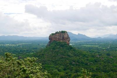 Excursión privada de un día a Sigiriya Rock Fortress y Dambulla d