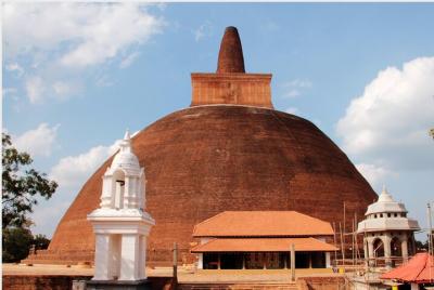 Ciudad sagrada de Anuradhapura desde Colombo