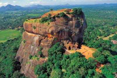 Tour de un día completo a la fortaleza de la roca de Sigiriya y a