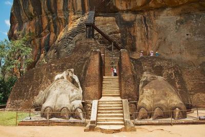 Visita guiada privada de día completo de Sigiriya y Dambulla