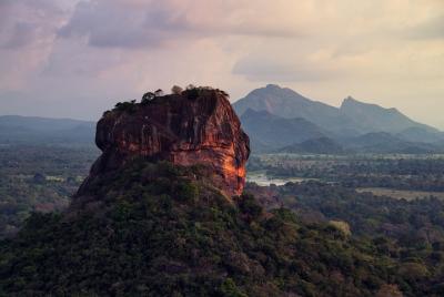 Roca Sigiriya y Cueva Dambulla desde Sigiriya Roca Sigiriya y Cueva Dambulla desde Sigiriya